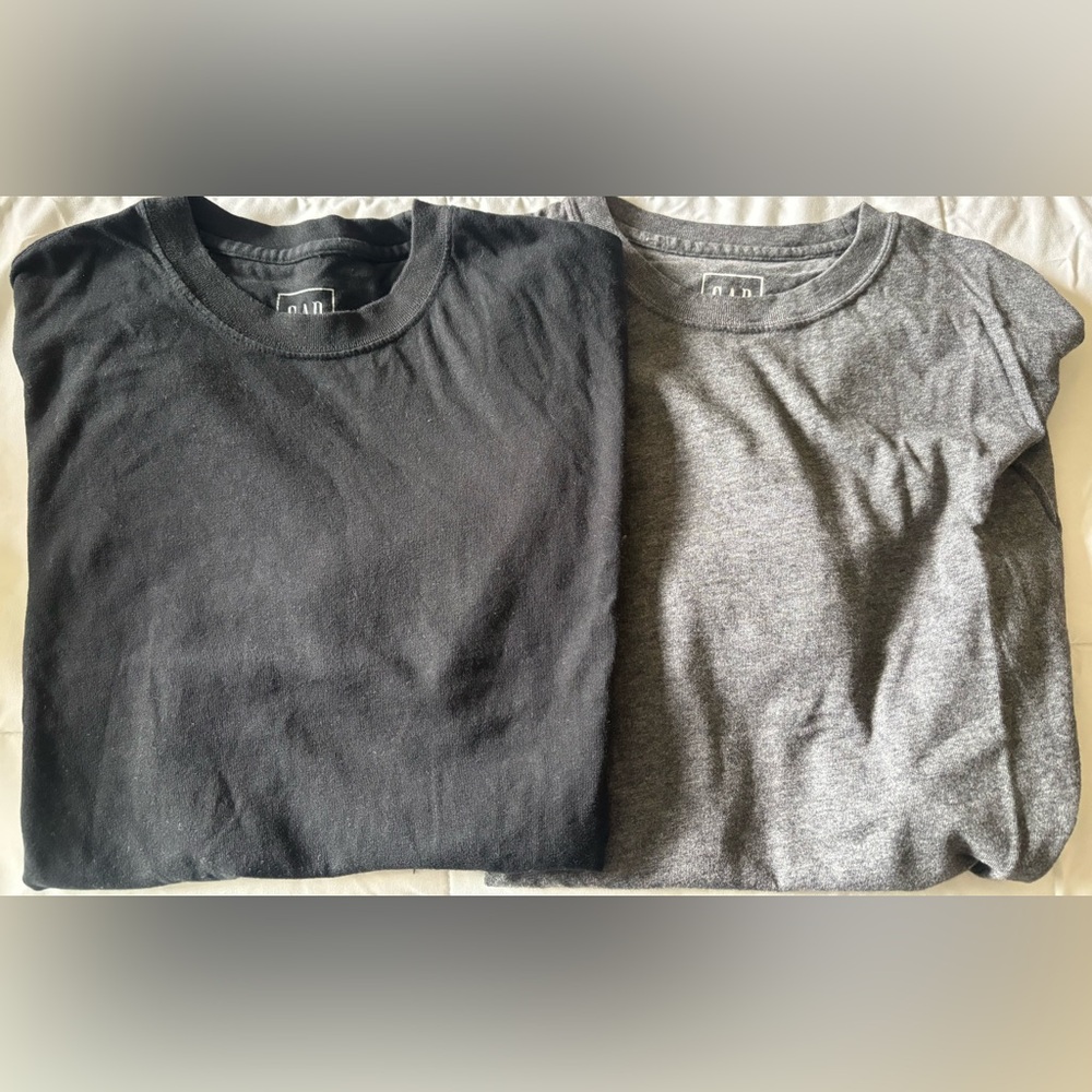 GAP Men's Short Sleeve Black and Gray Tees Bundle